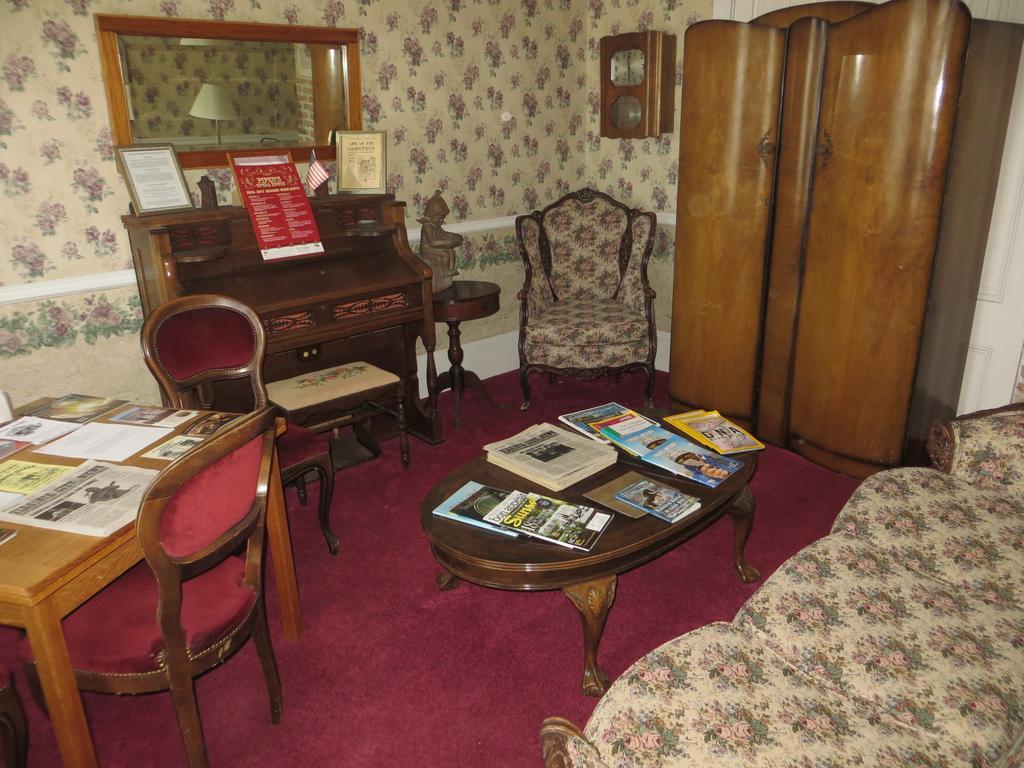 Edith Palmer'S Country Inn, Historical Bed & Breakfast Virginia City Exterior foto