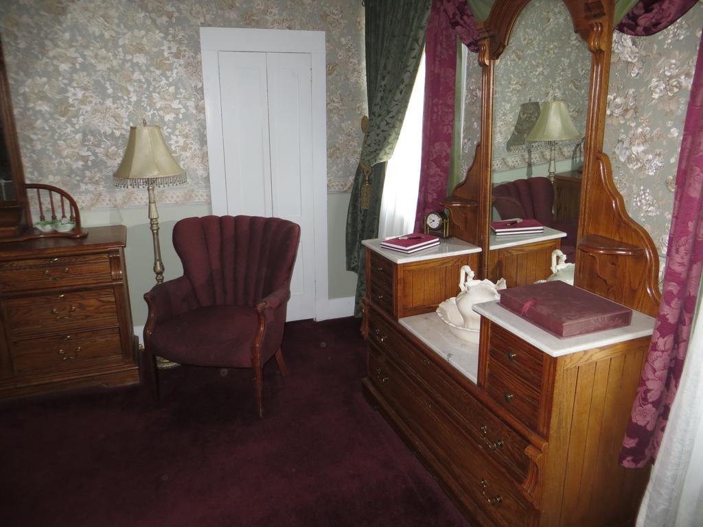 Edith Palmer'S Country Inn, Historical Bed & Breakfast Virginia City Exterior foto